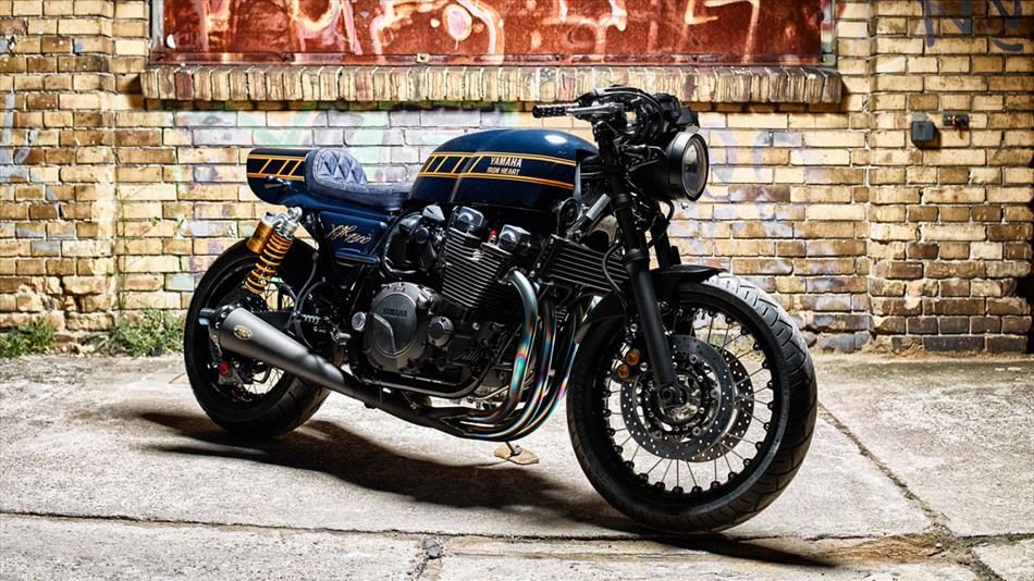 2015_YAM_YBXJR1300IH_EU_CUSTOM_STAT_008_03_gal_worlds_full_tcm216-618575