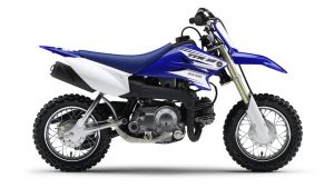 2016-Yamaha-TT-R50E-EU-Racing-Blue-Studio-002